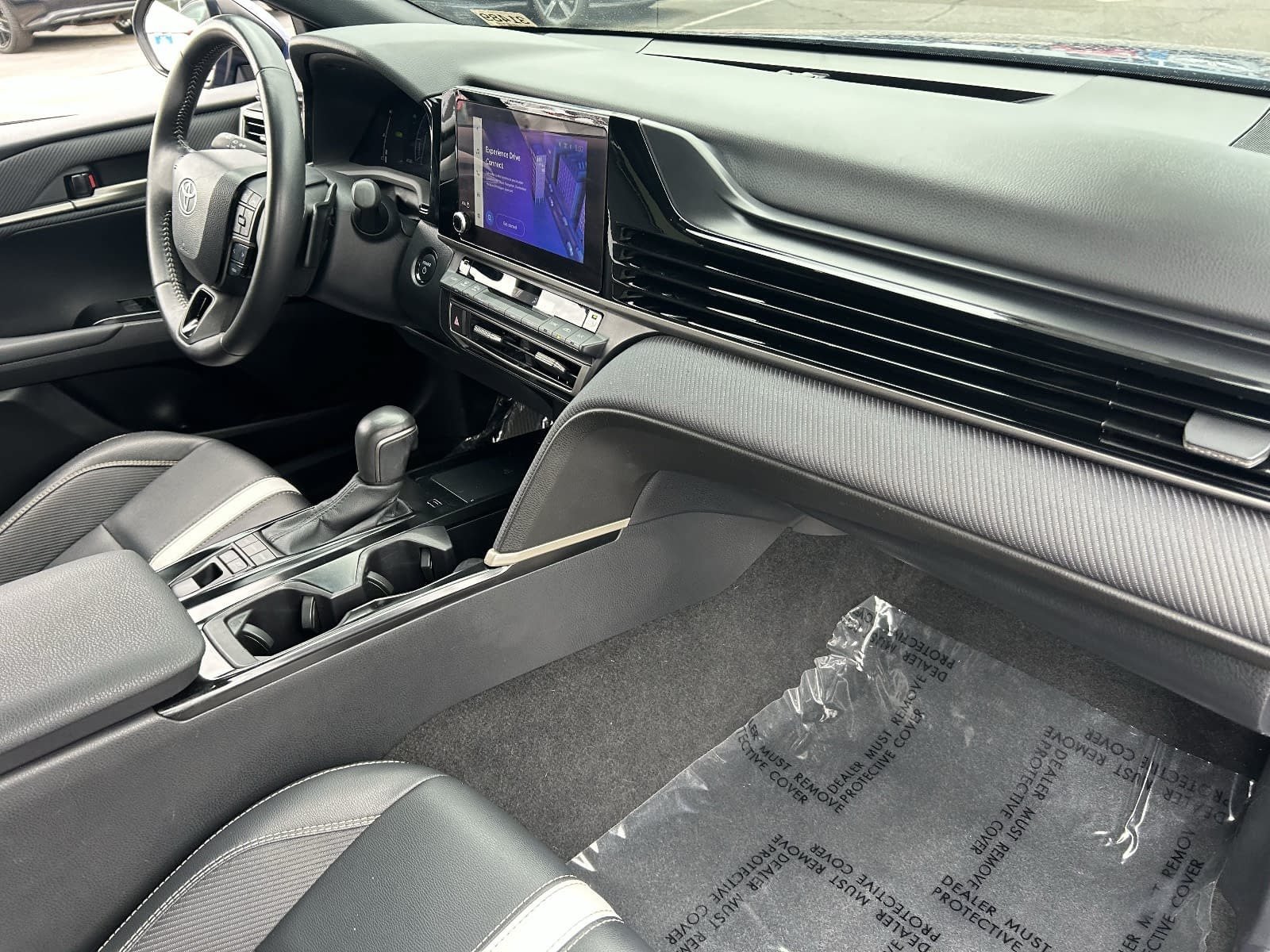 Used 2025 Toyota Camry SE FWD image 15