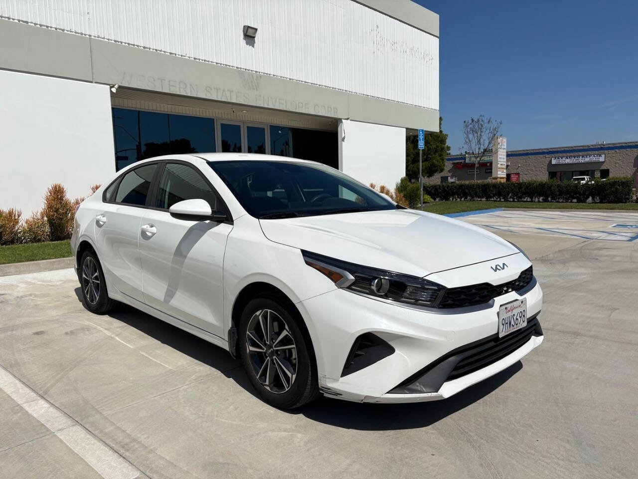 Used 2023 Kia Forte LXS image 3