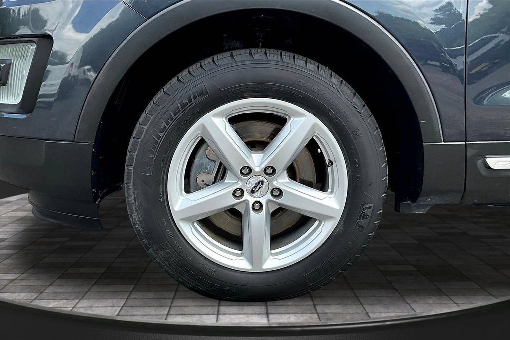 Used 2017 Ford Explorer XLT AWD/4WD image 36