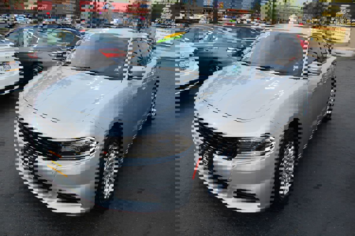 Used 2020 Dodge Charger SXT image 4