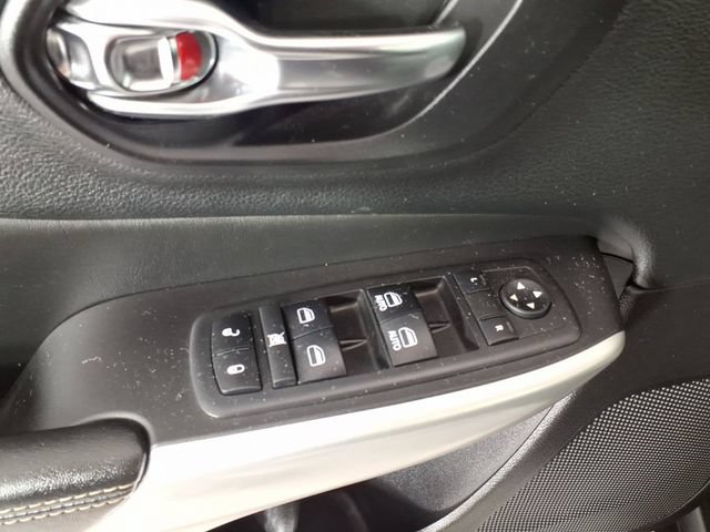 Used 2018 Jeep Cherokee Latitude Plus w/ Cold Weather Group AWD/4WD image 14