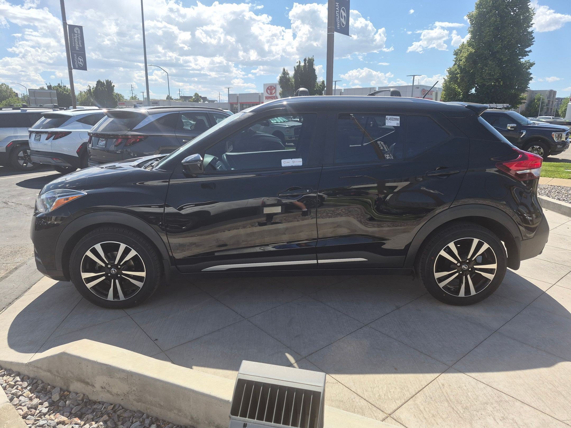 Used 2019 Nissan Kicks SR w/ Exterior Package FWD image 8