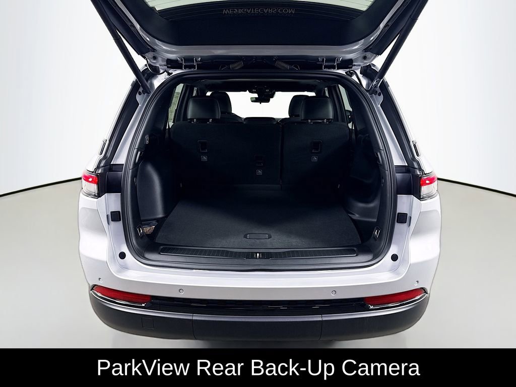 New 2025 Jeep Grand Cherokee Altitude image 13