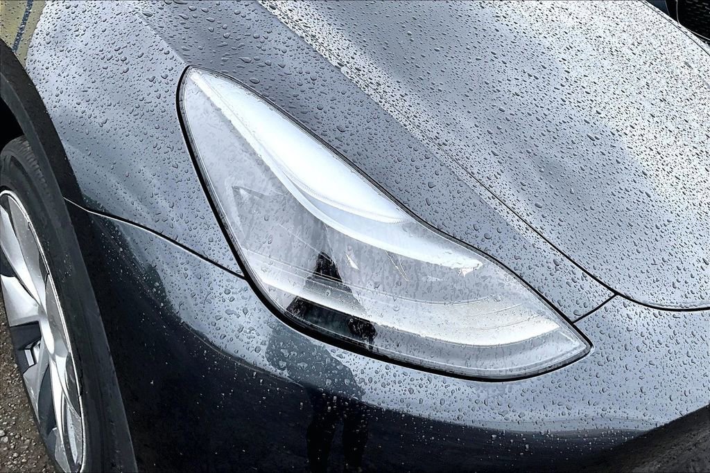 Used 2024 Tesla Model Y Long Range AWD/4WD image 26