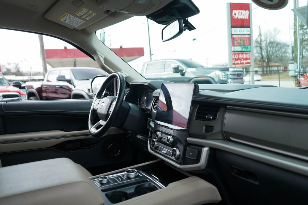 Used 2023 Ford Expedition Max XLT image 33