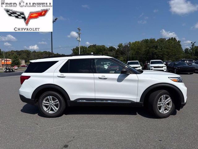 Used 2023 Ford Explorer XLT w/ Equipment Group 202A AWD/4WD image 2