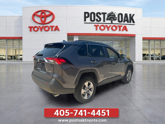 Used 2025 Toyota RAV4 XLE FWD image 9