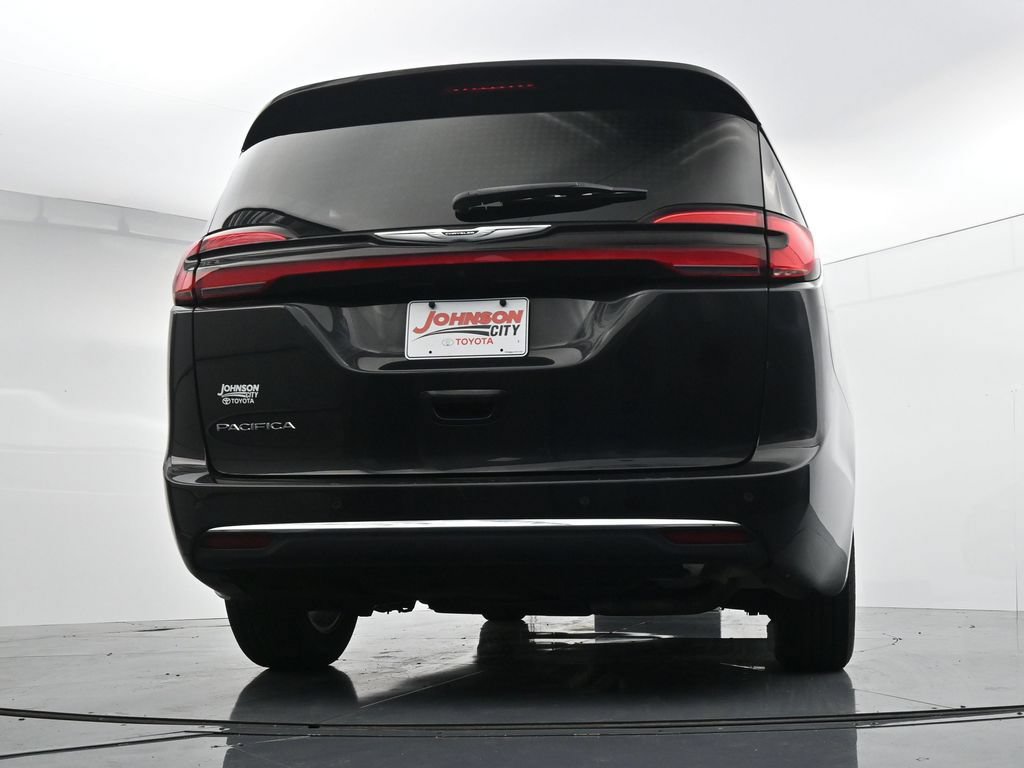 Used 2023 Chrysler Pacifica Touring-L FWD image 35