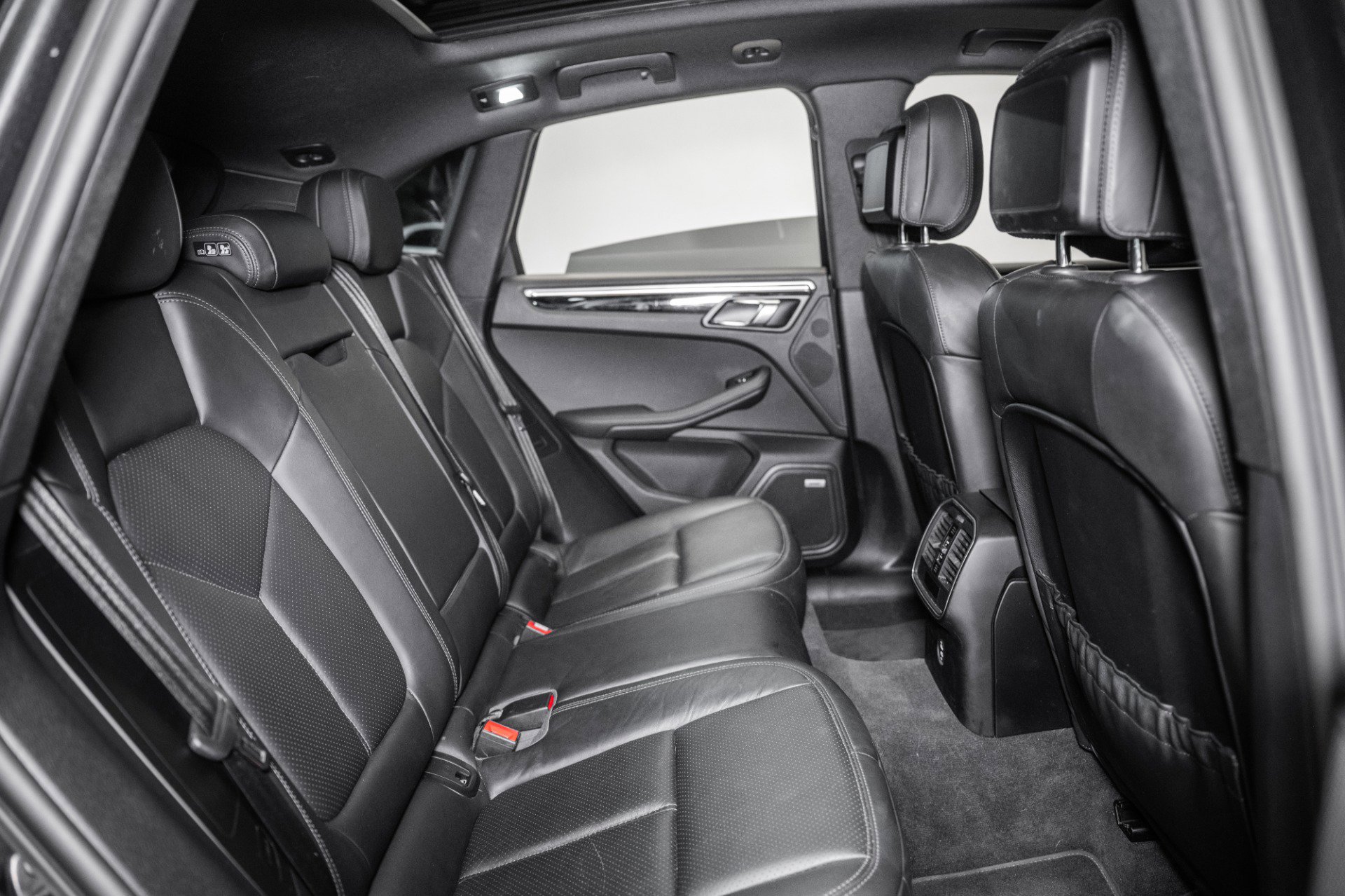 Used 2021 Porsche Macan S image 22