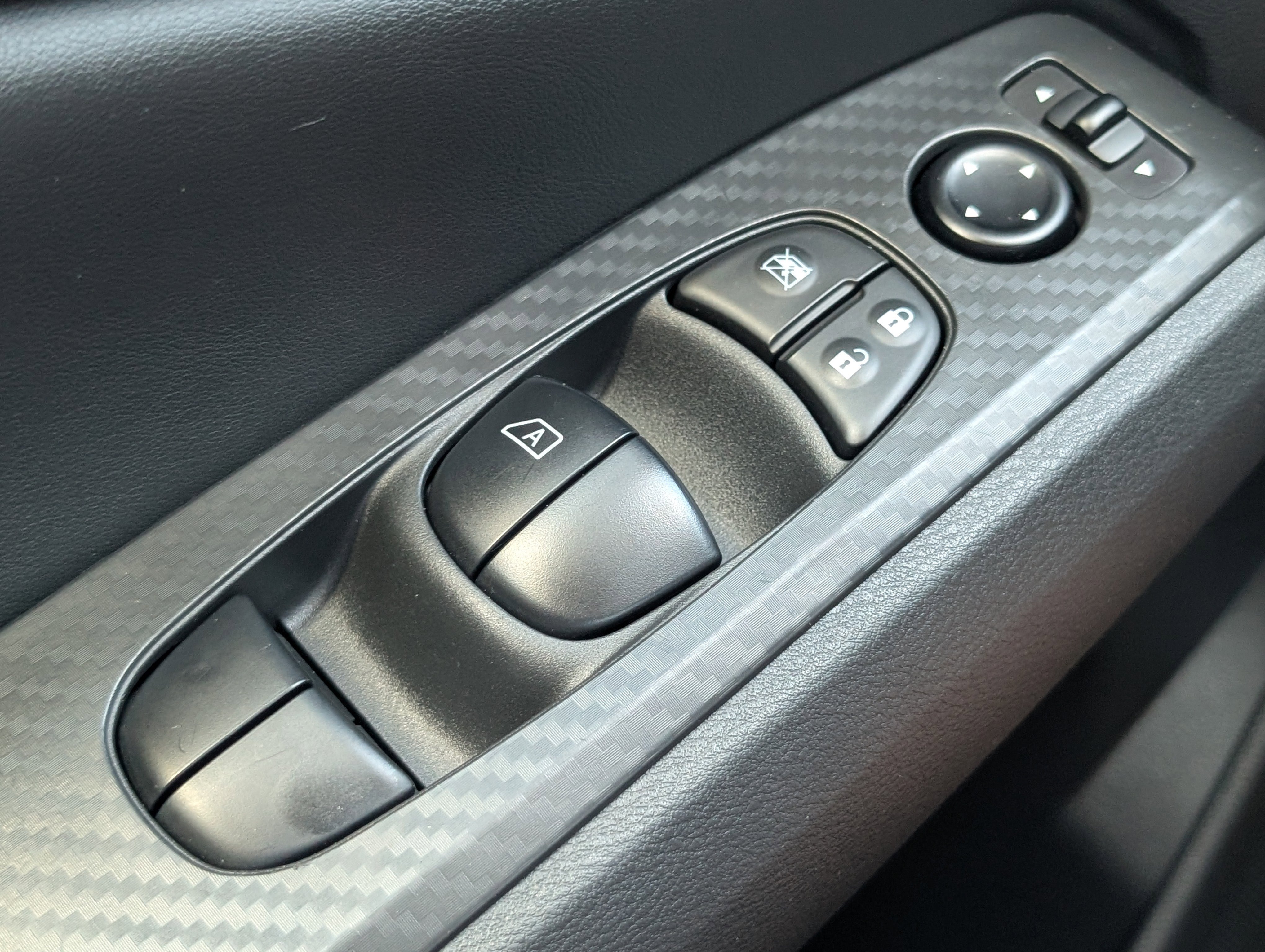 Used 2025 Nissan Altima 2.5 SV FWD image 19
