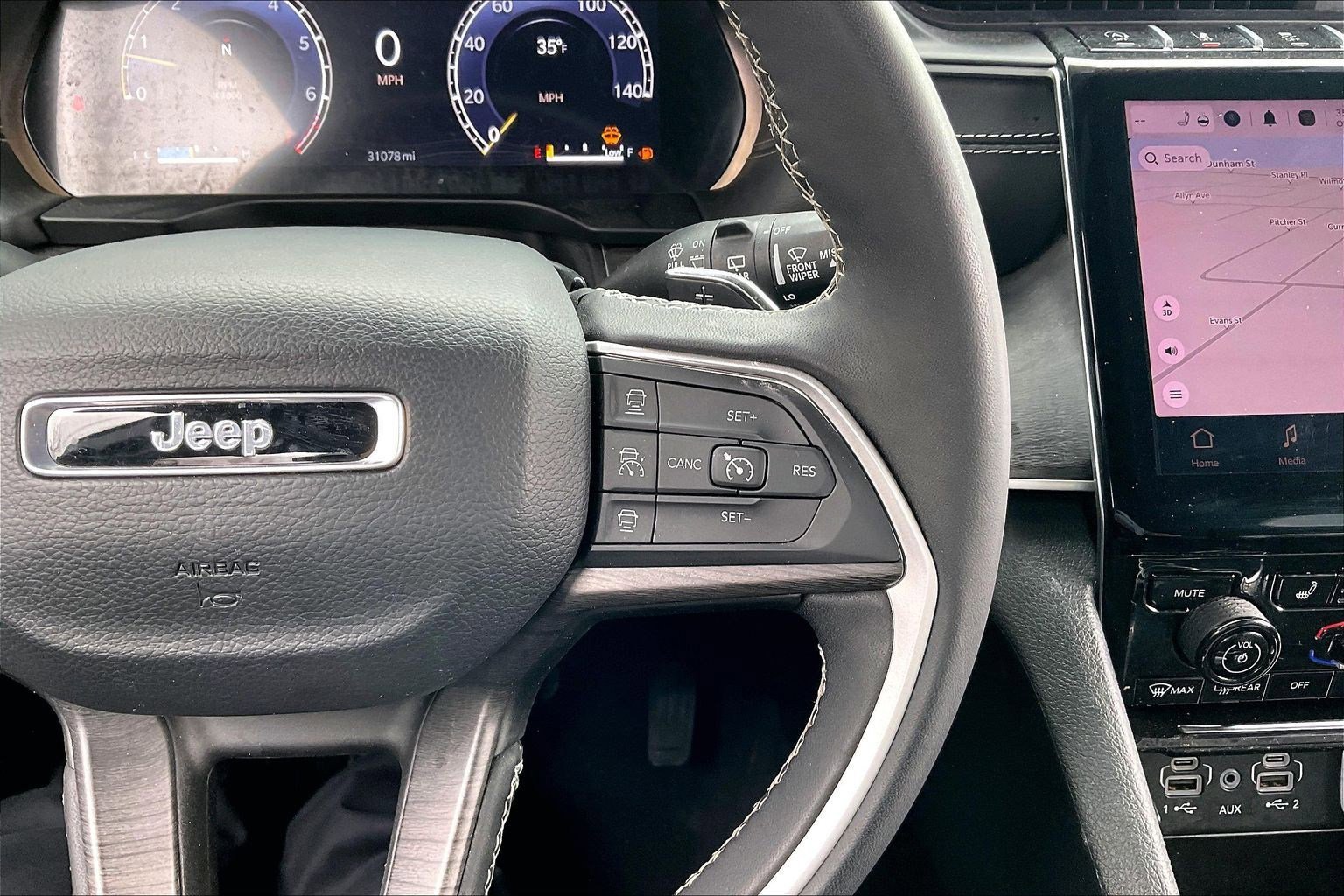 Certified 2025 Jeep Grand Cherokee Limited AWD/4WD image 17