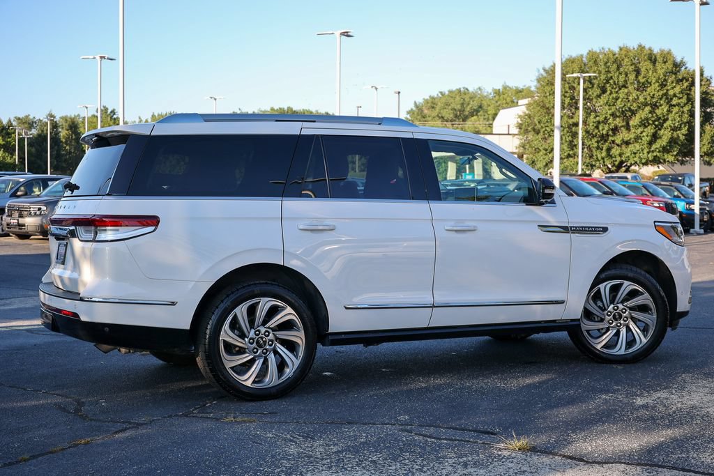 Used 2022 Lincoln Navigator Reserve AWD/4WD image 22