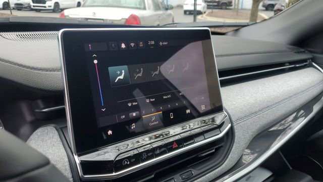 Certified 2024 Jeep Compass Latitude image 13