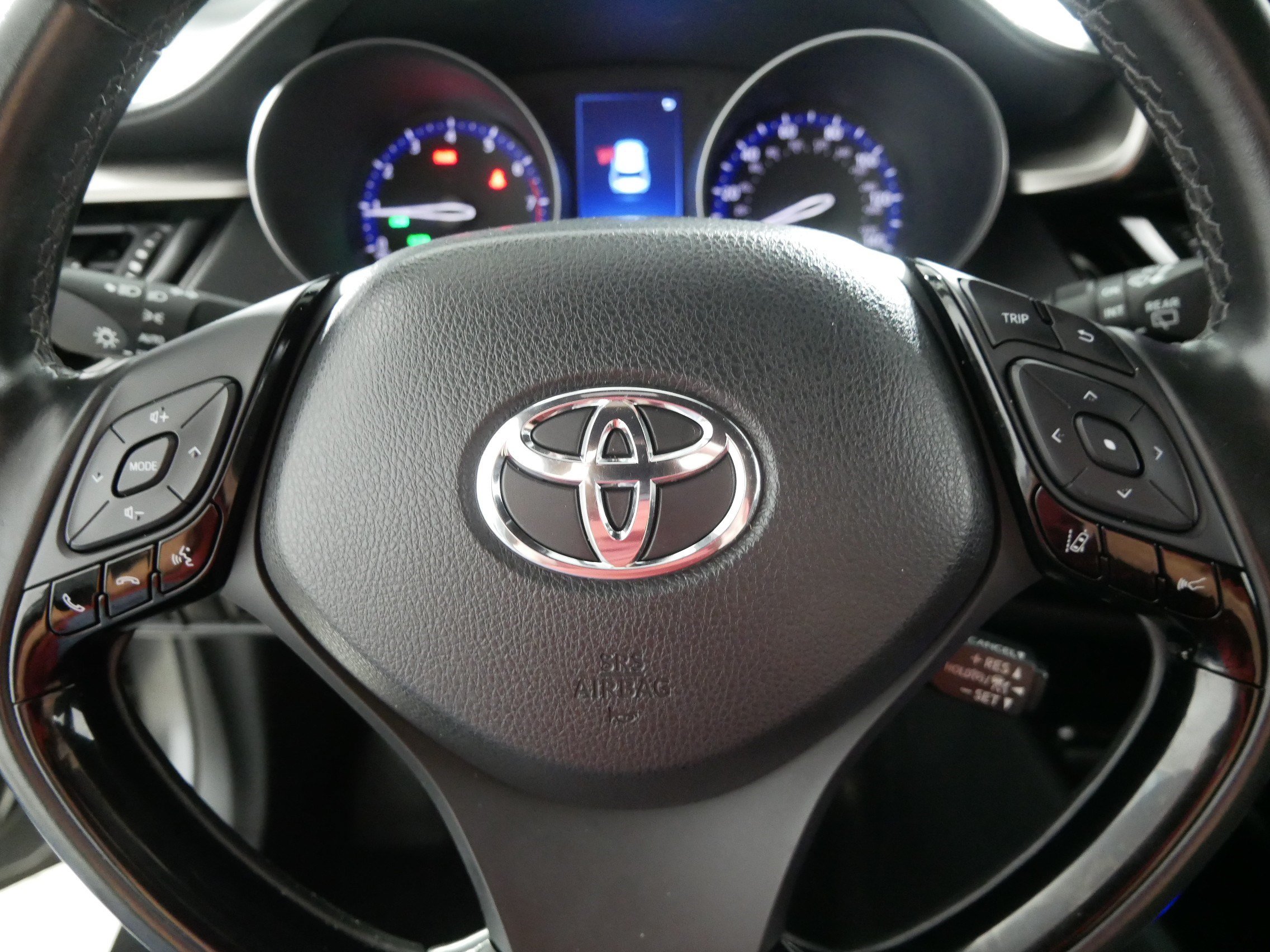 Used 2019 Toyota C-HR XLE FWD image 25