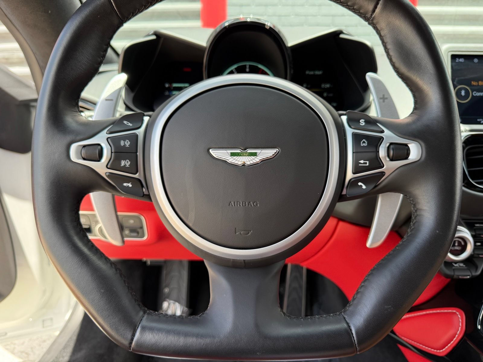 Used 2023 Aston Martin V8 Vantage Coupe RWD image 34