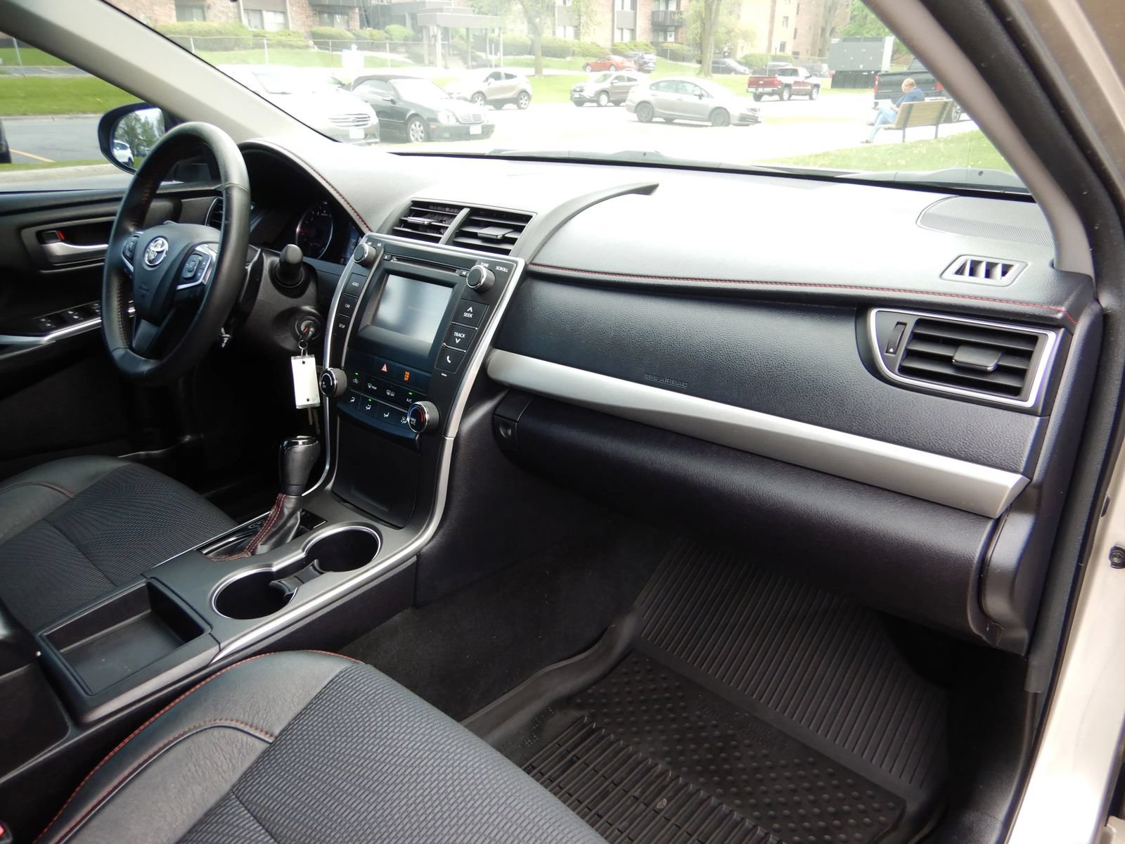 Used 2017 Toyota Camry SE FWD image 19