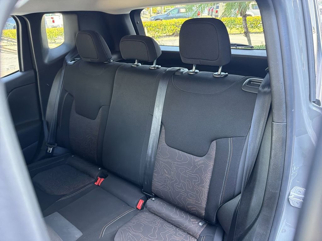Used 2023 Jeep Renegade Latitude AWD/4WD image 22