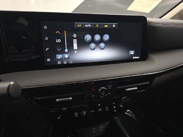 New 2027 Nissan Kicks SR w/ SR Premium Package FWD image 33