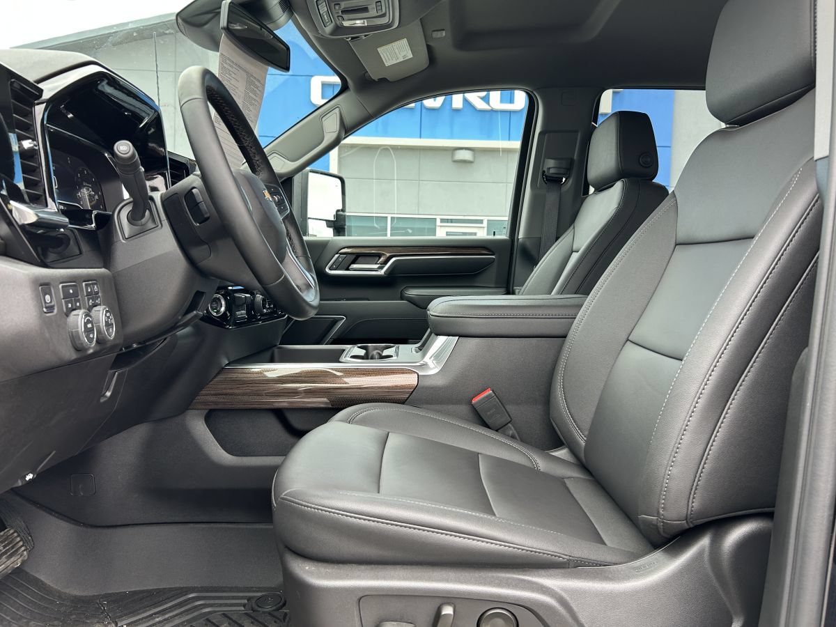 Used 2025 Chevrolet Silverado 2500 LT w/ All Star Edition AWD/4WD image 8