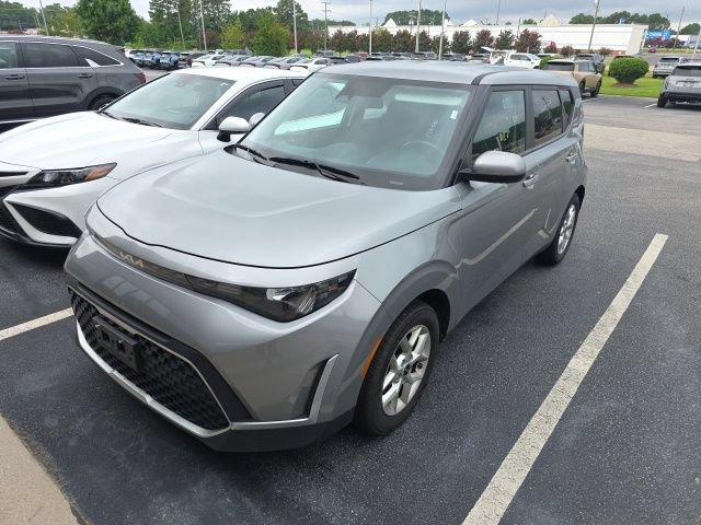 Certified 2024 Kia Soul LX w/ Option Group 015 FWD image 3