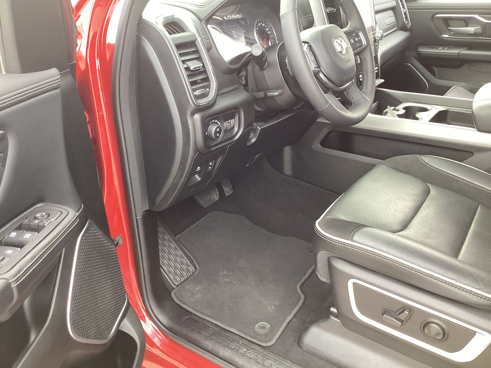Used 2026 RAM 1500 Laramie AWD/4WD image 11