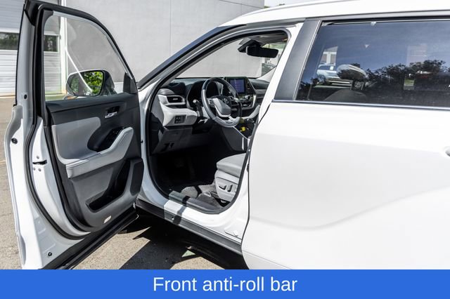 Used 2023 Toyota Highlander XLE AWD/4WD image 27