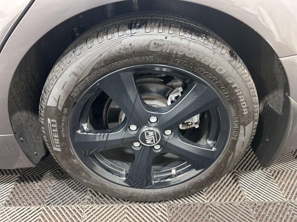 Used 2020 Toyota Camry XSE w/ Navigation Package image 30