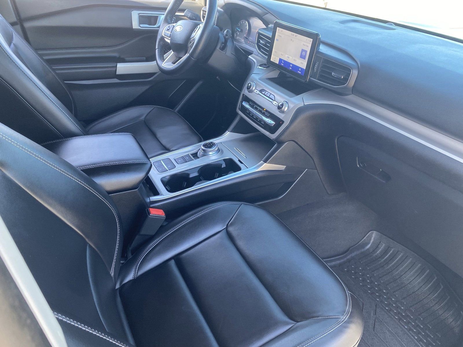 Used 2023 Ford Explorer XLT w/ Equipment Group 202A RWD image 12