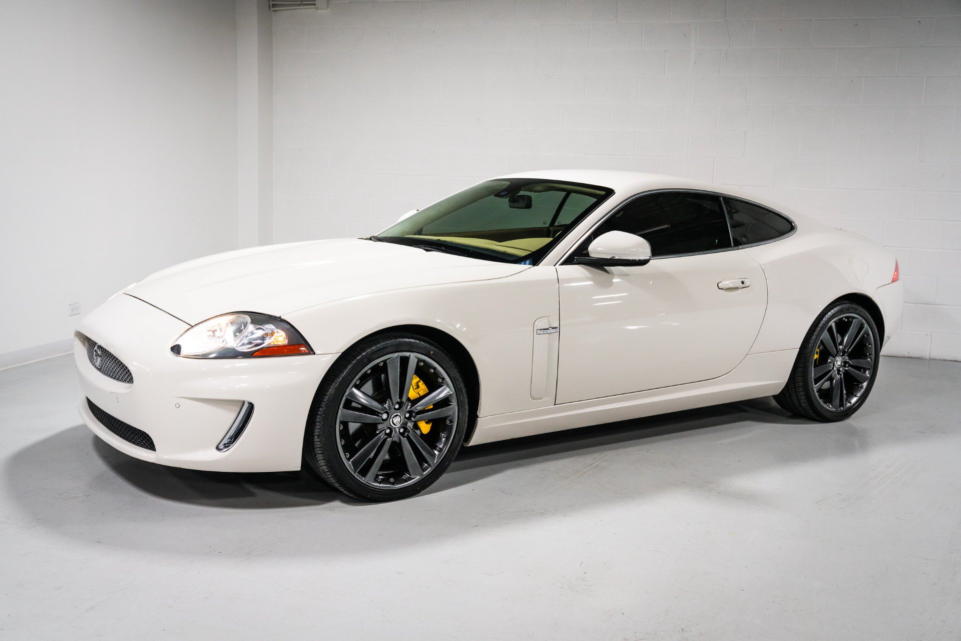 Used 2010 Jaguar XK Coupe RWD image 7