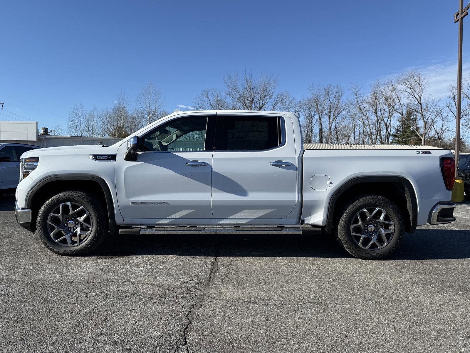 New 2026 GMC Sierra 1500 SLT image 8