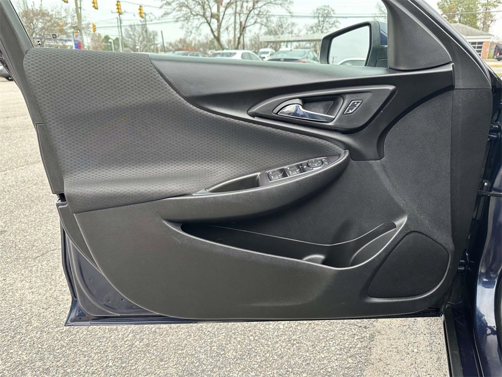 Used 2016 Chevrolet Malibu LT image 18