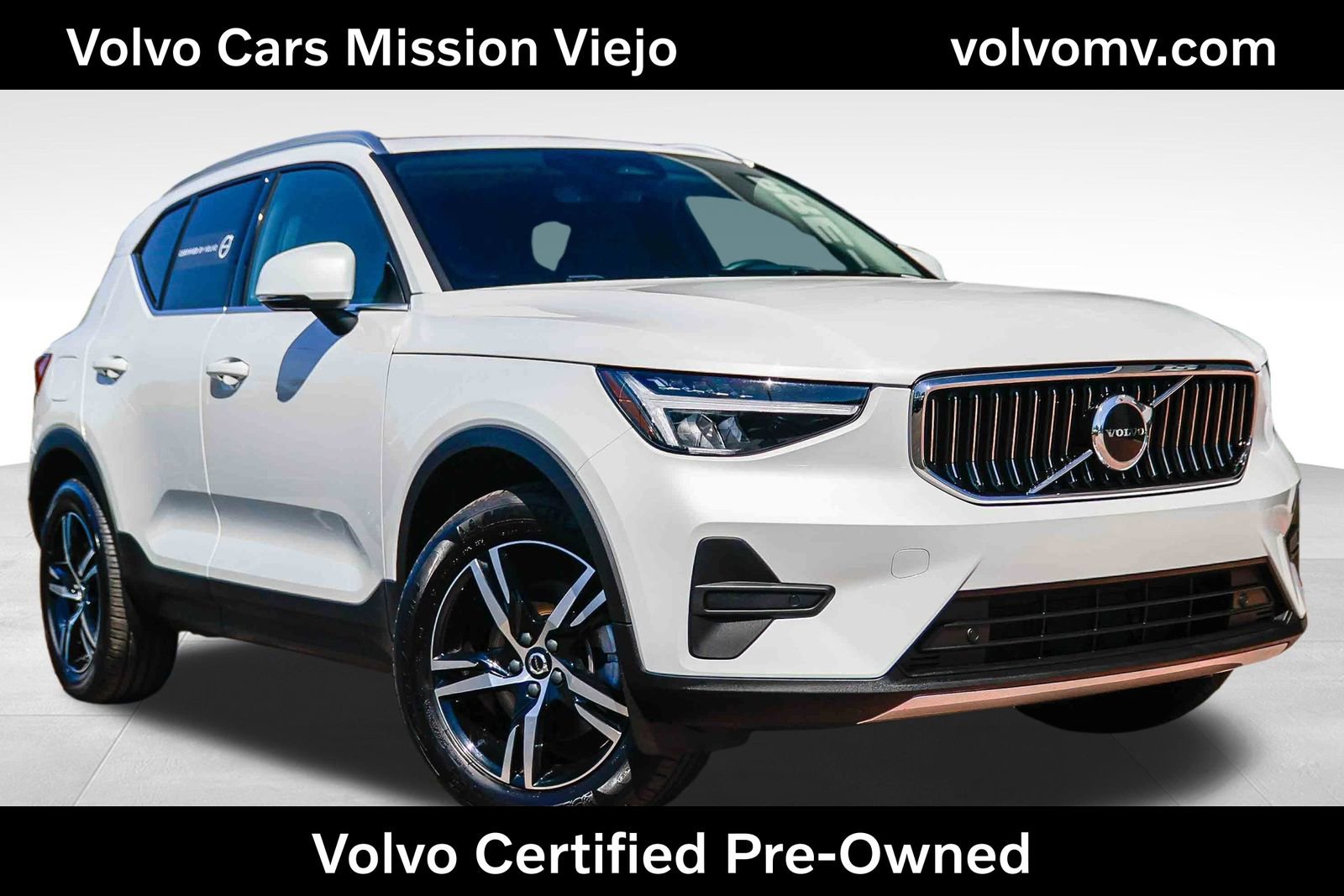 Used 2025 Volvo XC40 B5 Core AWD/4WD image 1
