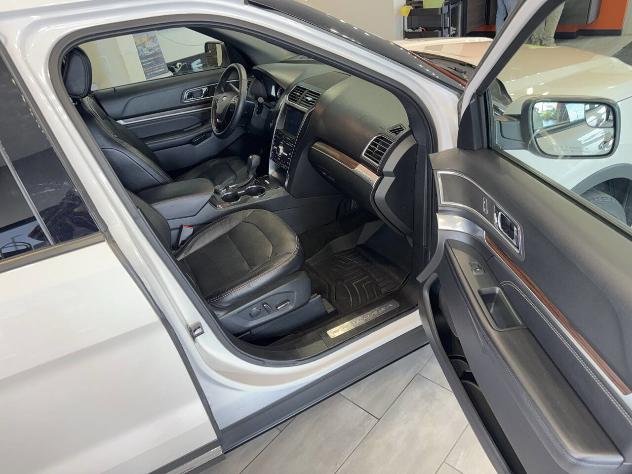 Used 2018 Ford Explorer Limited image 25