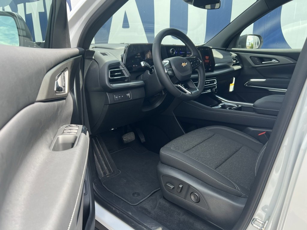 New 2025 Chevrolet Traverse LT image 11