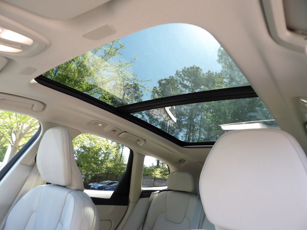 Certified 2022 Volvo XC60 B6 Inscription w/ Advanced Package image 16