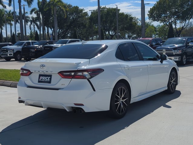 Used 2024 Toyota Camry SE image 5