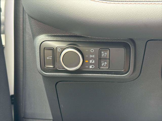 Used 2025 Ford Explorer Active AWD/4WD image 20