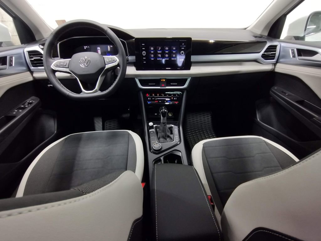 New 2025 Volkswagen Taos SE image 36