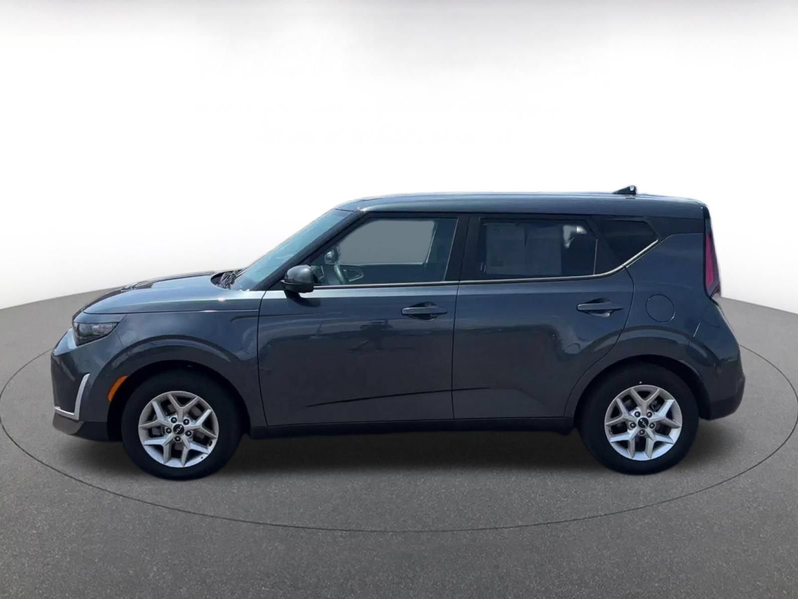 Used 2025 Kia Soul LX w/ LX Technology Package FWD image 7