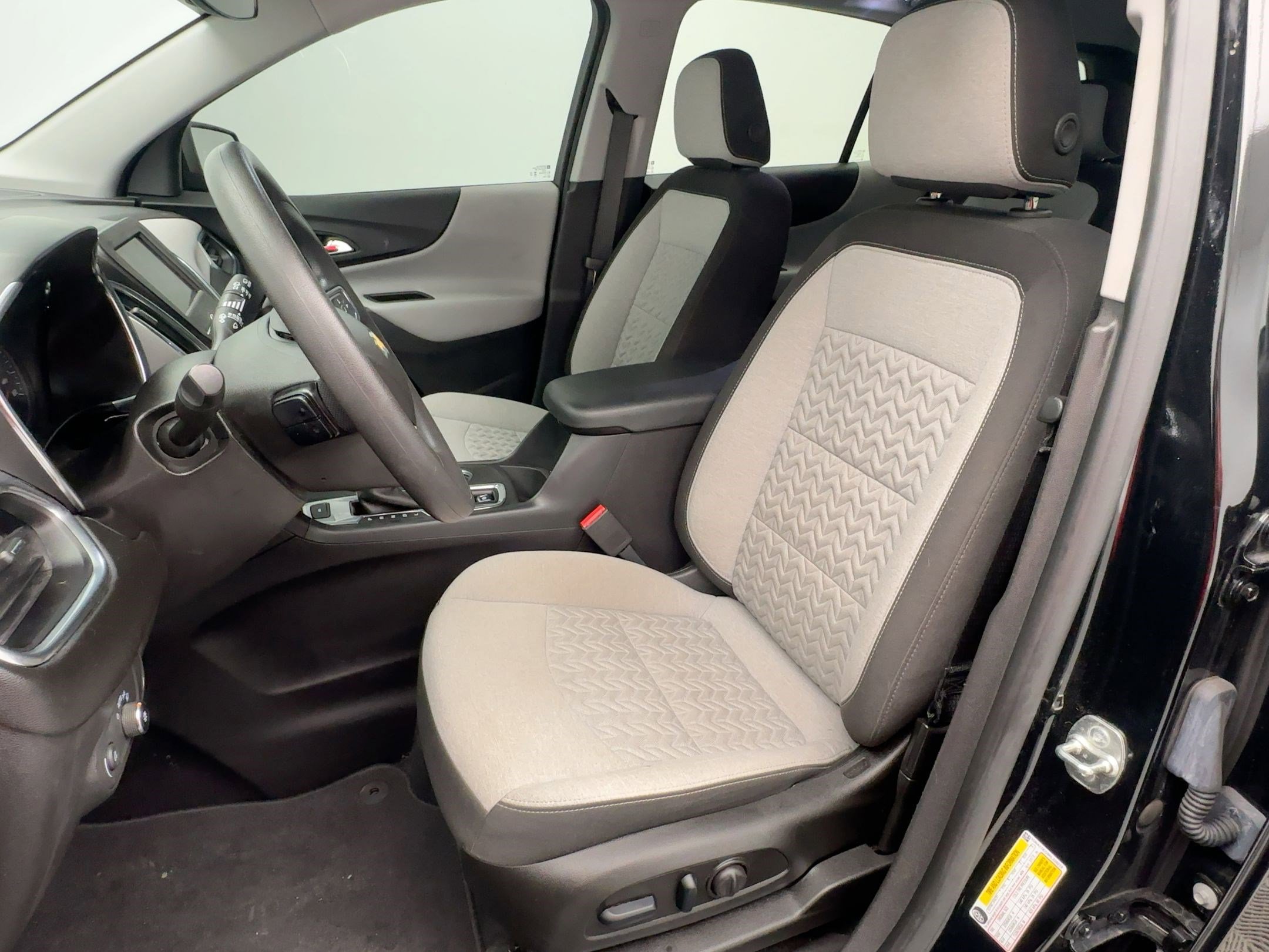 Used 2024 Chevrolet Equinox LS w/ LS Convenience Package image 5