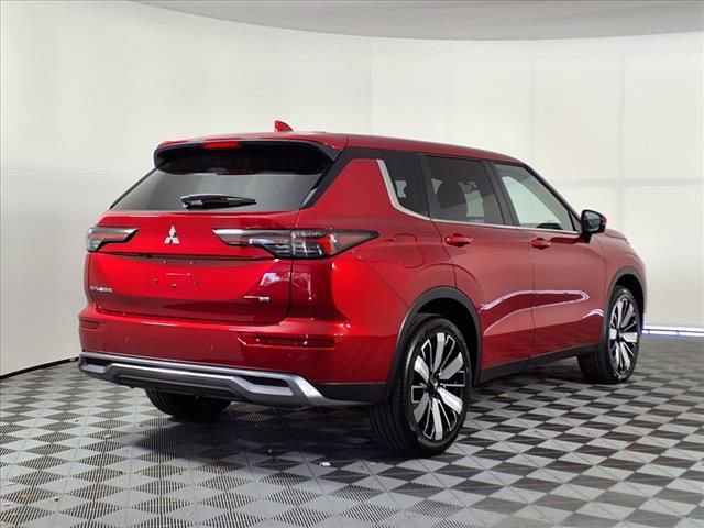 Used 2025 Mitsubishi Outlander SE image 26