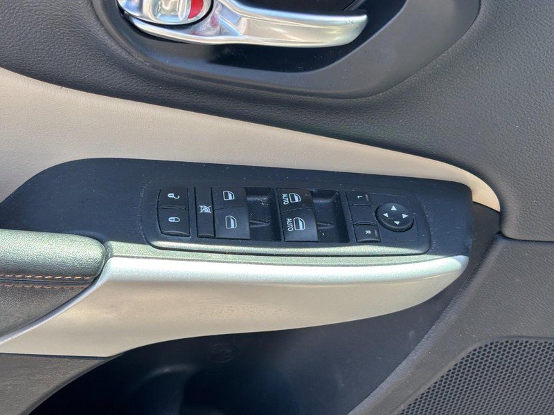 Used 2017 Jeep Cherokee Limited w/ Technology Group FWD image 16
