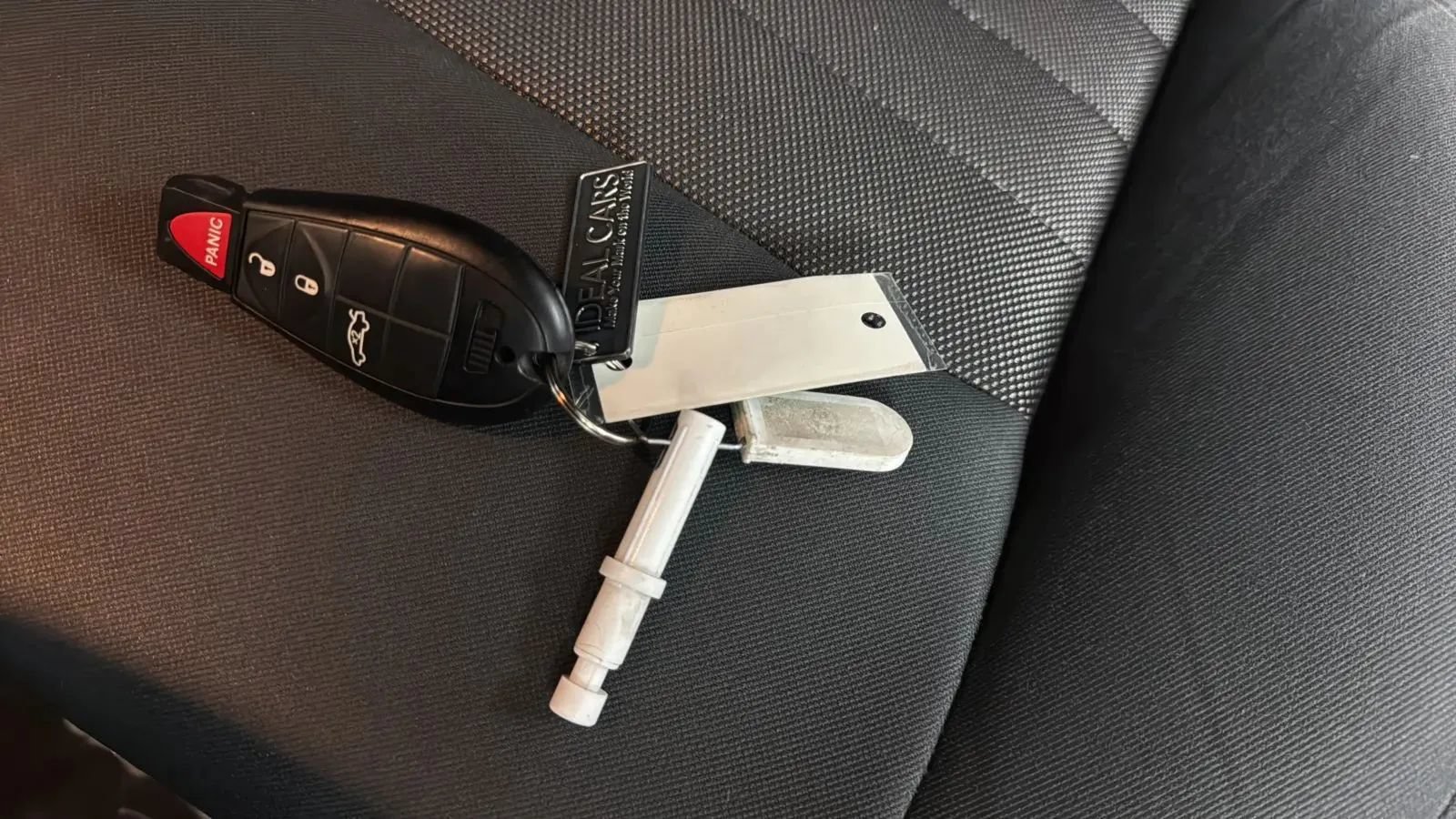Used 2010 Dodge Challenger SE RWD image 35