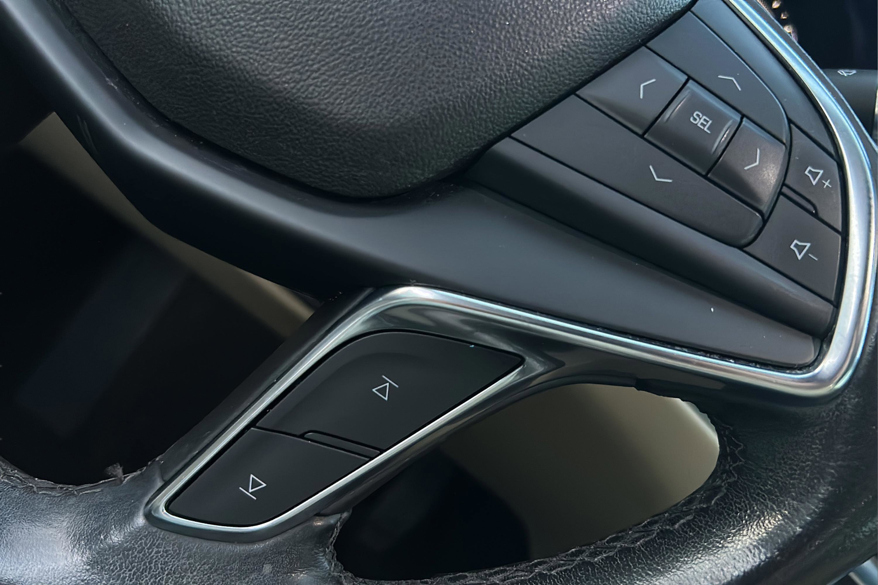 Used 2018 Cadillac XT5 Luxury w/ Driver Awareness Package image 29