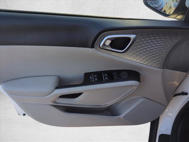 Used 2025 Kia Soul LX FWD image 10