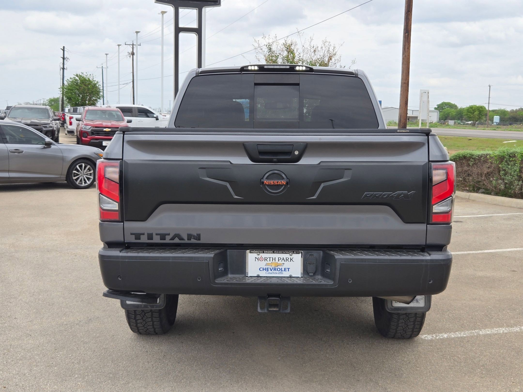 Used 2021 Nissan Titan PRO-4X w/ Pro-4x Convenience Package image 4
