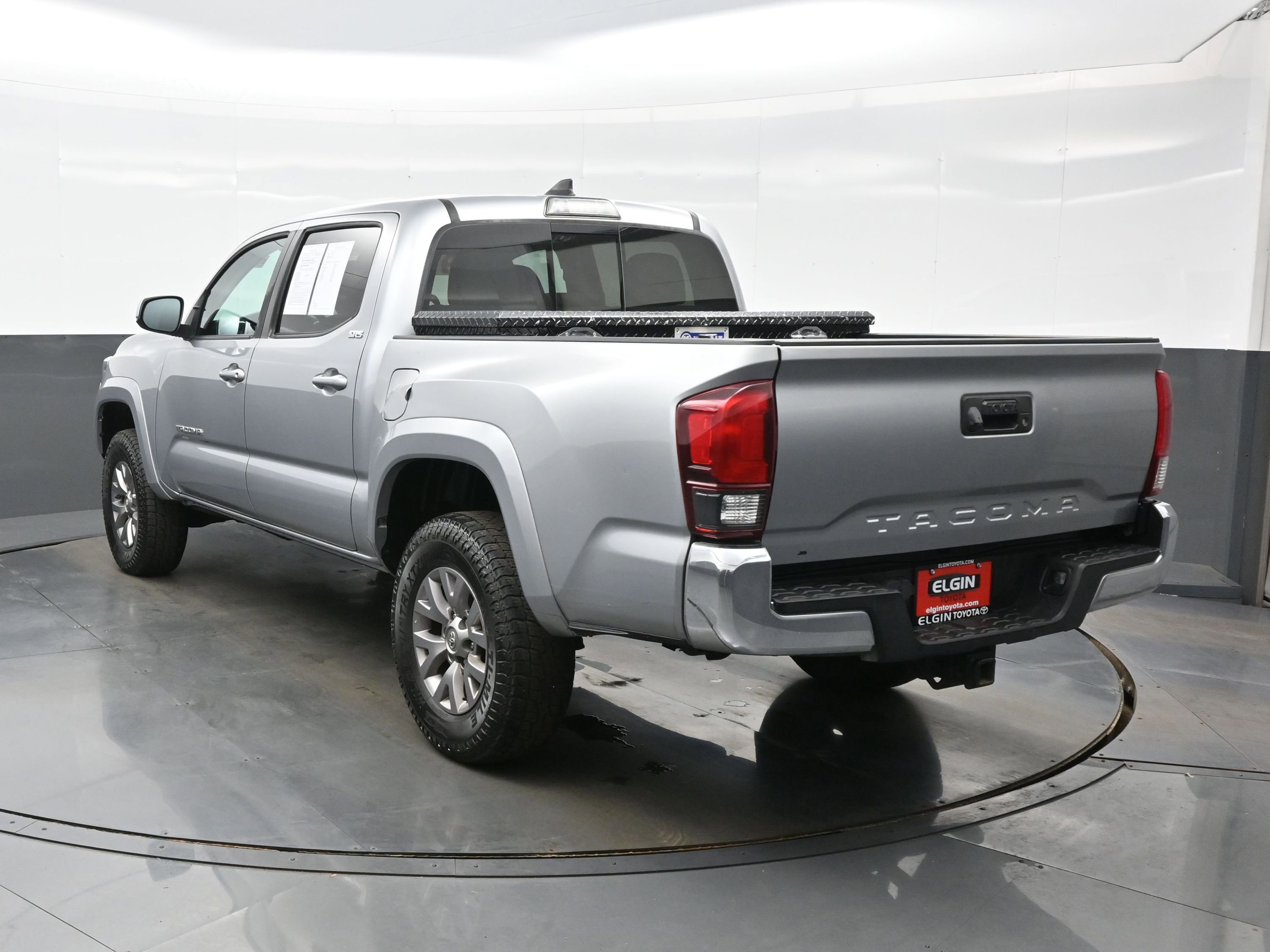 Used 2019 Toyota Tacoma SR5 AWD/4WD image 4