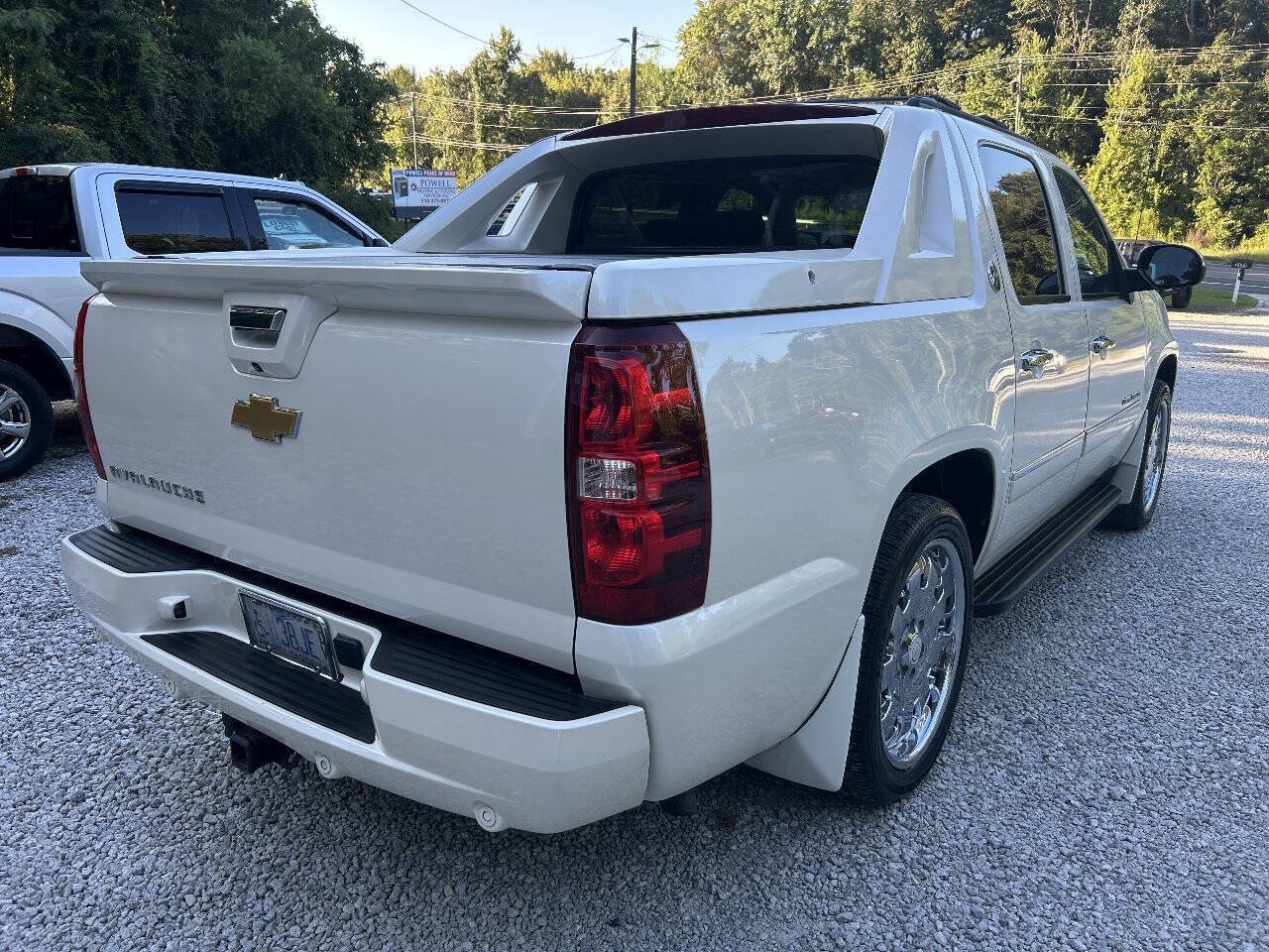 Used 2013 Chevrolet Avalanche LTZ AWD/4WD image 5