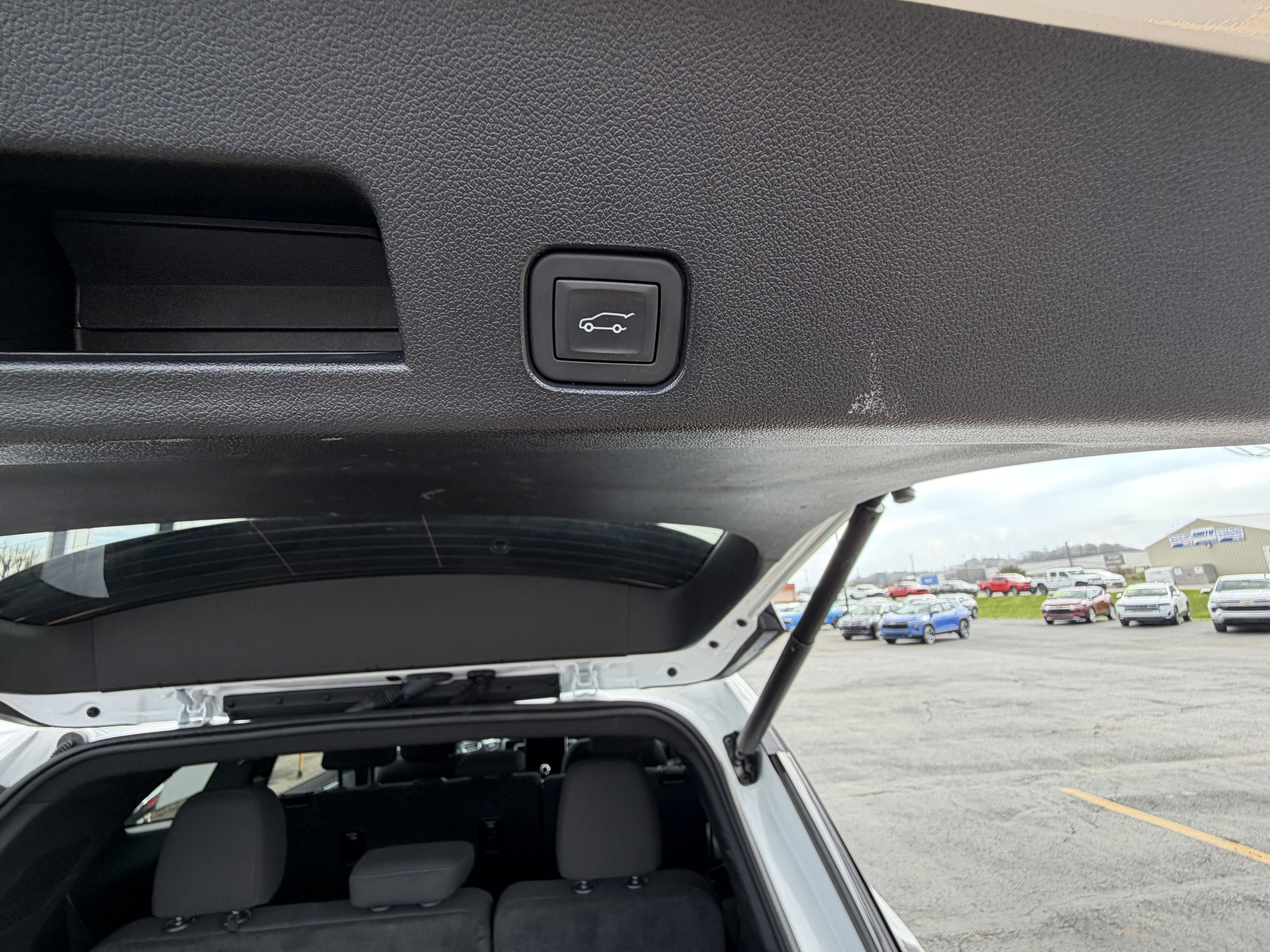 Used 2025 GMC Acadia Elevation FWD image 8