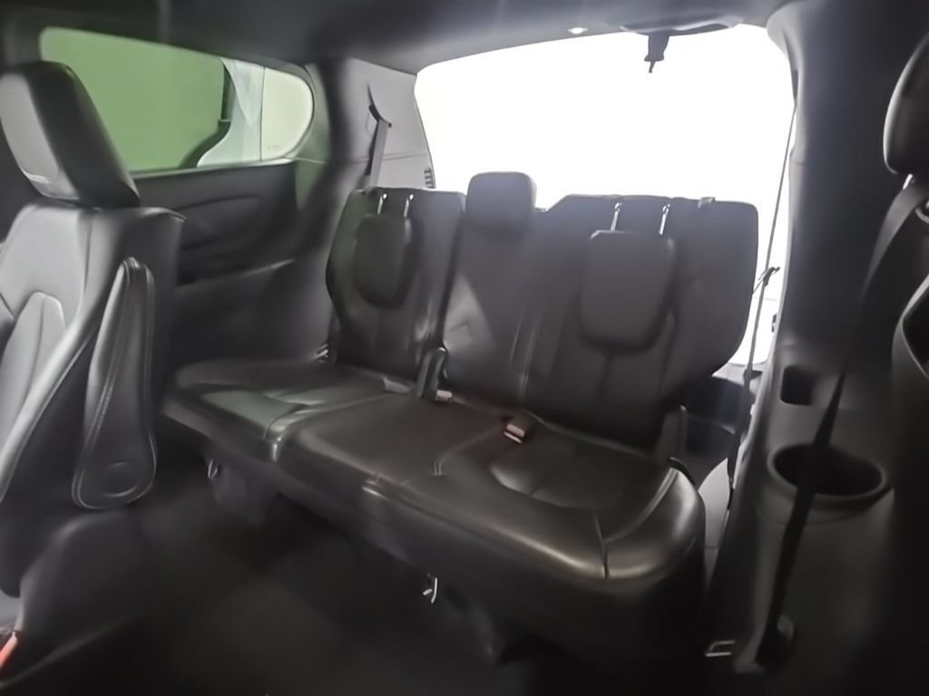Used 2024 Chrysler Pacifica Limited FWD image 16